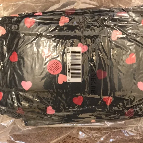 New Victoria’s Secret Heart Fleece Soft Cozy Blanket Throw Pink Red Heart RARE - Picture 3 of 4